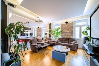 Sanierte Altbauwohnung mit Loggia