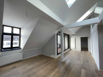 Luxus Neu Sanierte DG-Wohnung im Denkmal sanierten Energie Effizienzhaus mit Klimaanlage und Küche