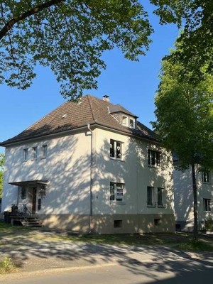 ETW im Zweifamilienhaus: Erdgeschoss, Stellplatz, Garten und Terrasse