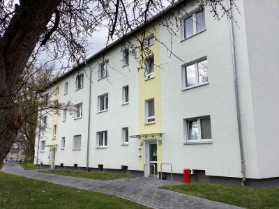 Nimm mich! Günstig geschnittene 2-Zimmer-Wohnung mit Mietergarten