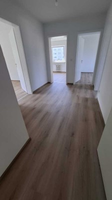 3 ZKB Wohnung, 1.OG, neu renoviert, frei ab sofort