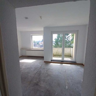 * Top renovierte 3ZKB Wohnung / nur teilweise Bodenbelag*
