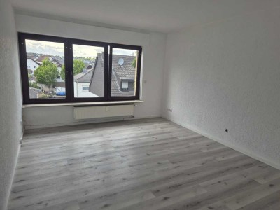 700 € - 80 m² - 3.0 Zi.+Garage/kein Stellplatz+NK+Kaution/ruhige Mieter/keine Haustiere