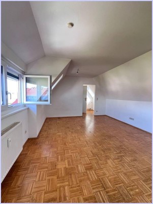 Schöne liebe Wohnung in grüner Lage. Wohnbereich, 1 Schlafzimmer, Küche, Bad/WC, Parkplatz, Garten