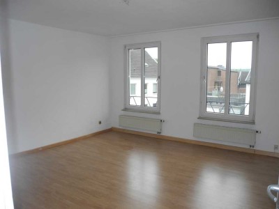 Ruhige, helle 2-Zimmerwohnung, Innenstadt, Balkon, Laminat