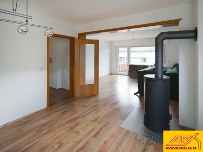 Erdgeschosswohnung für die kleine Familie - mit Kaminanschluss, Balkon, Gartennutzung und Garage!