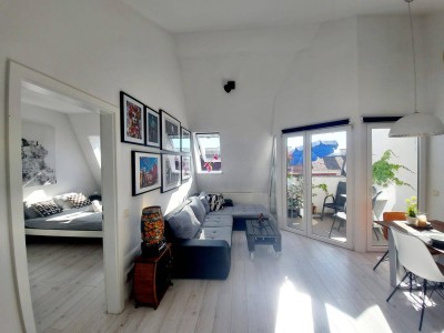 Moderne, helle 2-Zimmer-Dachgeschosswohnung mit Terrasse in ruhiger Lage – 54 m² – voll möbliert