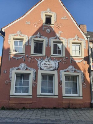 Sanierte 1-Zimmer-Dachgeschosswohnung mit traumhafter Lodgia in Kitzingen Etwashausen