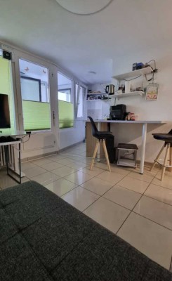 Modernisierte Wohnung mit einem Zimmer sowie Balkon und Einbauküche in Villingen-Schwenningen