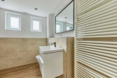 Erstbezug: Frisch sanierte 3-ZKB-Wohnung mit Balkon & neuer Einbauküche in Ranschbach!