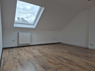 3 Zimmer-Citywohnung, DG, modernisiert, mit Kellerraum, Bezugsfrei ab sofort