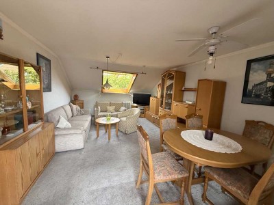 Zentral, hell, gemütlich - Dachgeschosswohnung mit Terrasse und Stellplatz