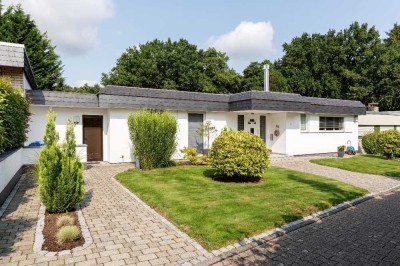 Neu in Schlebusch: Hochwertig ausgestatteter Bungalow, ca. 219 m² Wohnfläche, 2 Garagen