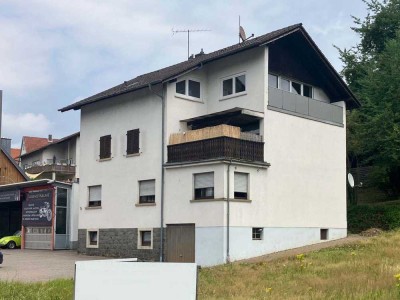 Sanierte 4-Zimmer-DG-Wohnung mit Balkon in Mörlenbach