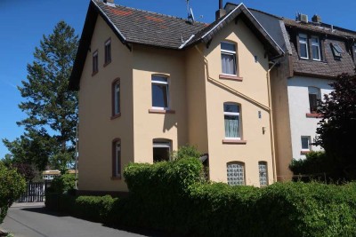 BAD HOMBURG - ZENTRUM: ATTRAKTIVER DREI-FAMILIENHAUS-ALTBAU - KOMPLETT FREI