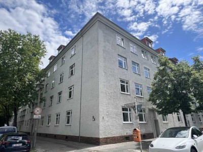 Provisionsfrei! Vermietete 3-Zimmer-Altbau mit Balkon, sichere Kapitalanlage in Lichtenberg