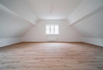 Hochwertige 2-Zimmer Wohnung unter dem Dach