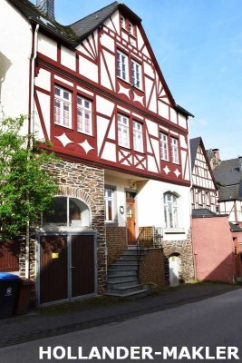 Schönes Fachwerkhaus mit Garage im Herzen von Briedel