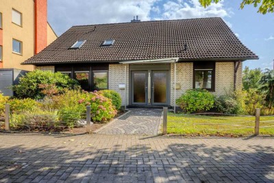 Viel Platz für die ganze Familie - Einfamilienhaus mit Einliegerwohnung und Garage in Top-Lage