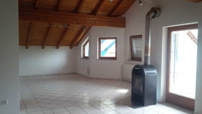 Gepflegte 3,5-Zimmer-Dachgeschosswohnung mit Balkon und EBK in Beutelsbach