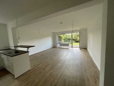 Frisch sanierte Erdgeschoß- Wohnung mit kleinem Garten
