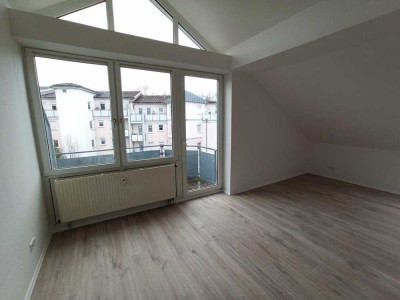 Exklusive, vollständig renovierte 1-Raum-Wohnung mit Balkon und Einbauküche in Trossingen