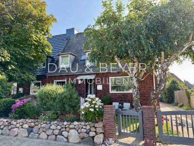 Doppelhaushälfte mit einer Ferienwohnung sowie einer Garage in ruhiger Wohnlage von Westerland