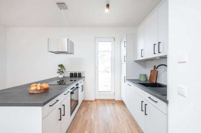 "Wohnen am Wiesenpark" in Basdorf bei Berlin: Exklusive 3-Zi.-Wohnung mit Parkett, EBK und Balkon!