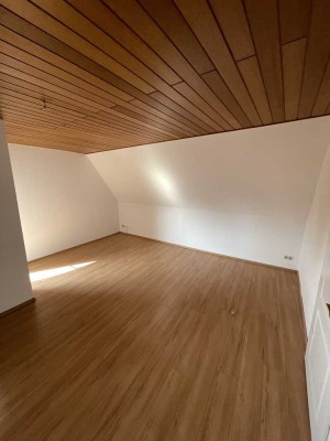 Gepflegte 2-Zimmer Dachgeschosswohnung in Hösbach