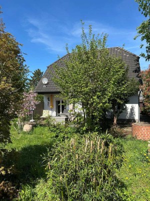 Idyllisches Land-Strandhaus mit Seeblick – Ihr persönliches Paradies am Cospudener See