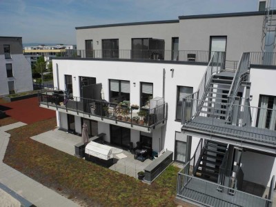 Hochheim - Lichtdurchflutete 3-Zimmer-Wohnung mit 2 Balkonen, 2 TG-Stellplätzen und Aufzug!