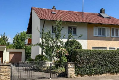 DHH mit Garage in sehr guter Lage - sofort frei