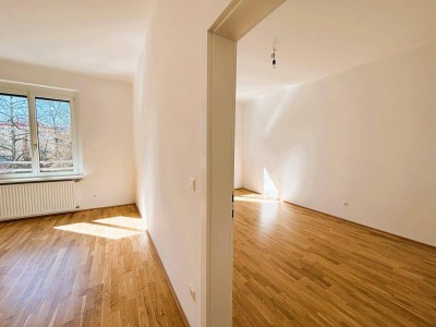 Erstbezug nach Sanierung! 3-Zimmer-Wohnung mit großem Wohnbereich, neuer Einbauküche und zwei getrennt begehbaren Schlafzimmern!