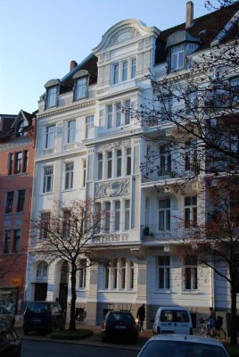 Großzügige ruhige 2 Zimmer Wohnung im gepflegten Jugendstilhaus