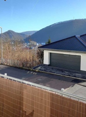 Sonnige 2-Zimmer-Wohnung mit Panorama-Balkon - barrierearm & modernisiert