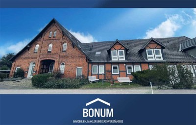 Wohnen mit Stil! Schnuckelige u. extravagante 2,5 Zimmer Wohnung in einem charmanten Bauernhaus