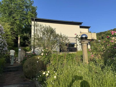 Großes Architektenhaus mit Pool, Sauna und tollem unverbautem Ausblick