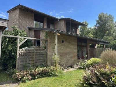 Architektenhaus mit Doppelcarport und Nebengebäude