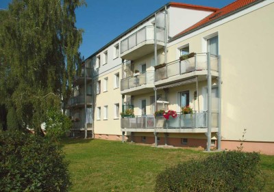 FRISCH RENOVIERTE 3-Zimmer-Wohnung mit Balkon in Güsen inkl. EBK