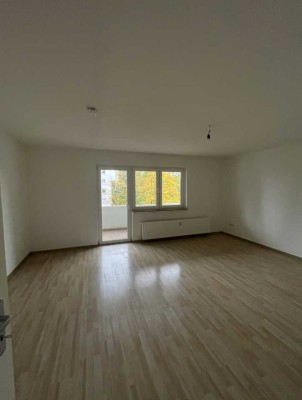 ~Helle 3-Zimmer mit Tageslichtbad und Balkon~**EINZUGSBEREIT**