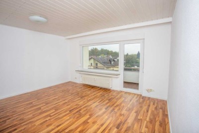 Großkrotzenburg, tolle 4-Zi.-Nichtraucher-Wohnung, 2. OG, 80 m², EBK, TL-Bad, Balkon, 950,-/NK