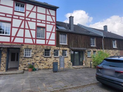 Schöne 4-Zimmer-Maisonette-Wohnung mit gehobener Innenausstattung, Loggia und EBK in Lohmar
