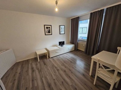 Helle 1 Zi-Whg.+Balkon | Aufzug im Haus | 930 EUR Warm inkl. Strom | FFM Innenstadt