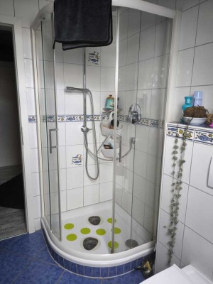 Schöne 3-Zimmer-Dachgeschosswohnung mit Balkon und Einbauküche in Baltmannsweiler
