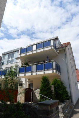 Schöne, gepflegte 4-Raum-DG-Wohnung mit Balkon in Leonberg-Eltingen