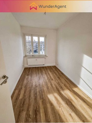 Frisch sanierte, bezugsfreie 3 Zimmerwohnung mit Wintergarten und viel Licht