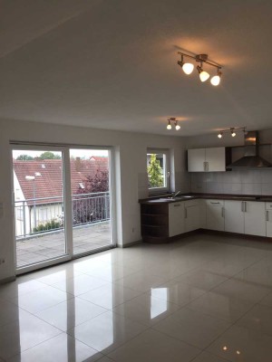 Attraktive 4-Raum-Wohnung mit EBK und Balkon in Schönaich