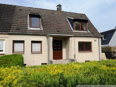 ***DHH NORDERSTEDT*** 6 Zimmer, 145 m² Wfl., Teilkeller, Garage, frei lieferbar, unrenoviert