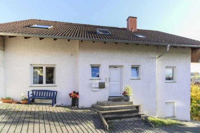 Der Natur so nah: Schöne 3-Zi.-Whg. mit Dachterrasse, Balkon und Panoramablick