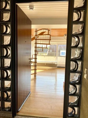 Exklusive 5-Raum-Maisonette-Wohnung mit gehobener Innenausstattung mit Balkon und EBK in Filderstadt